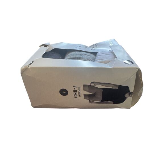 NIB Express super soft V-Nexk men’s medium retail 64$ men’s t shirt undershirt - Picture 6 of 6